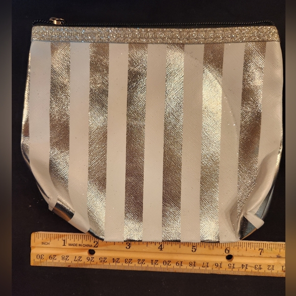 Clear/Silver Polka Dot Makeup Bag Set - Picture 5 of 11